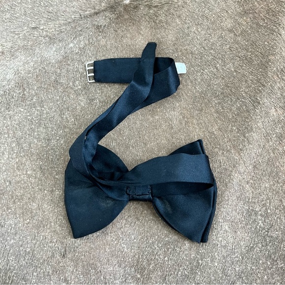 Dunhill Tailors Silk Butterfly Bow Tie - Picture 2 of 5